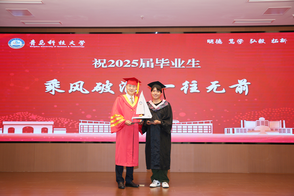 学校开展“我与校长合个影”主题活动