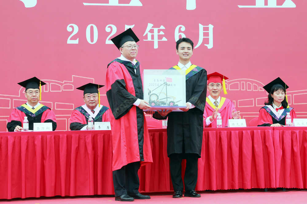 awc777万象城娱乐官网2025届学生毕业典礼暨学位授予仪式举行